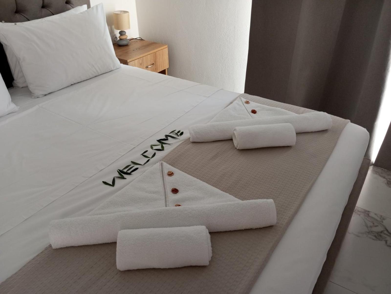 Three Charites Resort Gialova Dış mekan fotoğraf