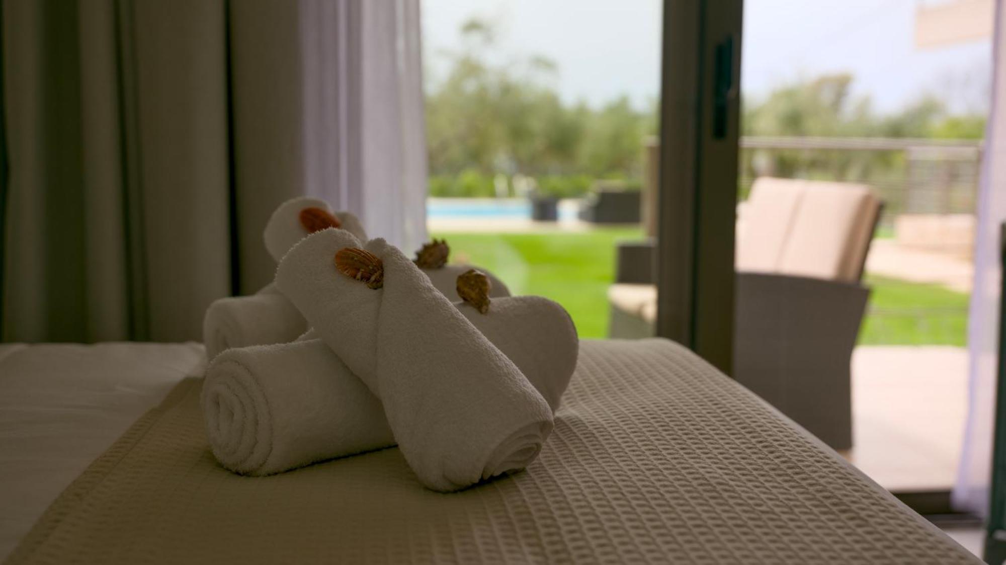 Three Charites Resort Gialova Dış mekan fotoğraf